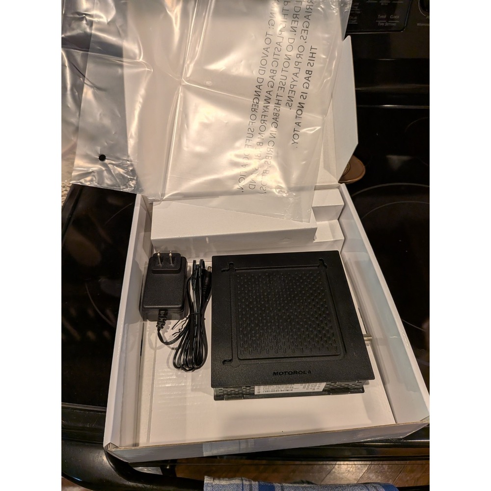 Motorola MG7550 Cable Modem Plus Wifi Router.16x4 Modem Plus Wifi Router - Picture 4 of 6